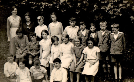 Leusdon School Class:John Coaker is on the right